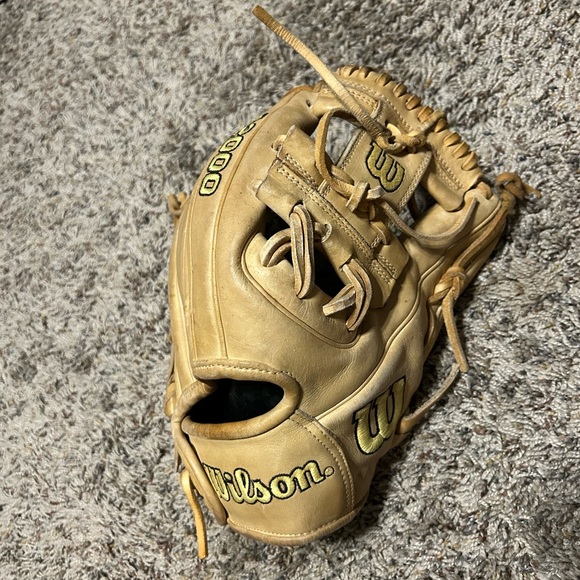 Wilson Beige Leather Baseball Glove A2000 - Picture 1 of 3